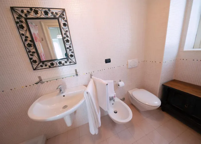 Lory 3* Fara Filiorum Petri